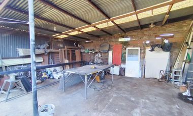 2 CASAS EN VENTA + GALPÓN  - A METROS DE PEÑALOZA