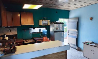 2 CASAS EN VENTA + GALPÓN  - A METROS DE PEÑALOZA