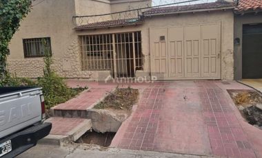 Terreno con casa a demoler y depto interno
