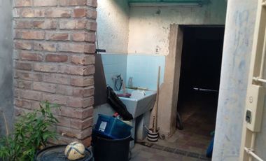 Terreno con casa a demoler y depto interno