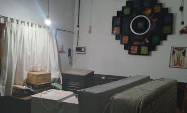 Terreno con casa a demoler y depto interno