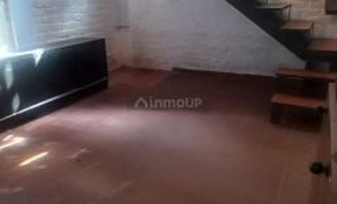 Terreno con casa a demoler y depto interno