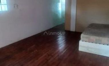 Terreno con casa a demoler y depto interno