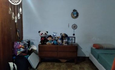 Terreno con casa a demoler y depto interno