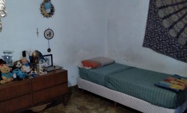 Terreno con casa a demoler y depto interno