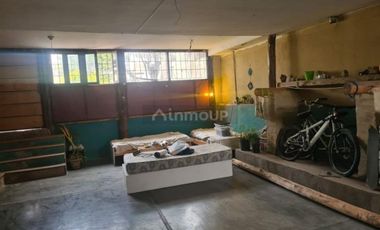 Terreno con casa a demoler y depto interno