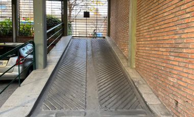 VENTA COCHERA FIJA EN SAN ISIDRO