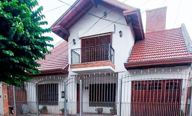 Casa en venta 4 Amb C/Cochera y Fondo Berazategui