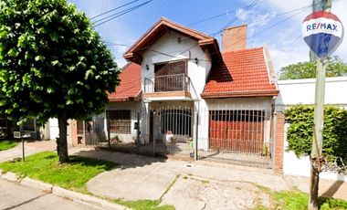 Casa en venta 4 Amb C/Cochera y Fondo Berazategui