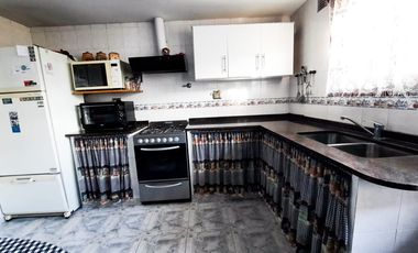 Casa en venta 4 Amb C/Cochera y Fondo Berazategui