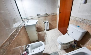 Casa en venta 4 Amb C/Cochera y Fondo Berazategui
