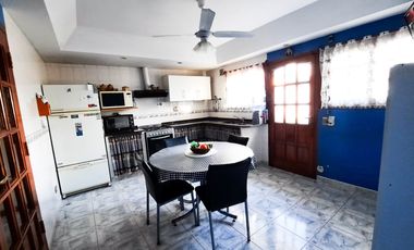 Casa en venta 4 Amb C/Cochera y Fondo Berazategui