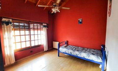 Casa en venta 4 Amb C/Cochera y Fondo Berazategui