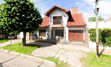 Casa en venta 4 Amb C/Cochera y Fondo Berazategui