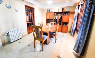 Casa en venta 4 Amb C/Cochera y Fondo Berazategui