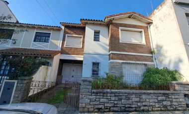 VENTA CASA 5 AMBIENTES QUILMES