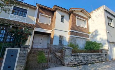 VENTA CASA 5 AMBIENTES QUILMES