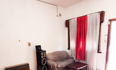 CASA EN VENTA 3 AMBIENTES C/COCHERA Y PATIO BERNAL