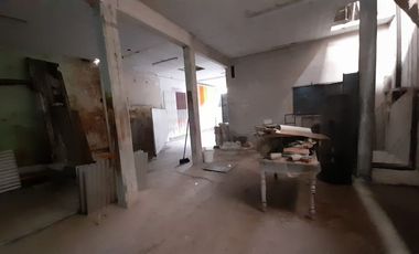 Galpón en venta con oficina y montacargas.-