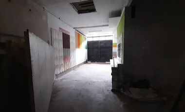 Galpón en venta con oficina y montacargas.-