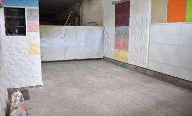 Galpón en venta con oficina y montacargas.-