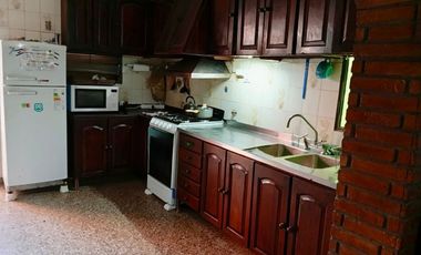 SE VENDE O PERMUTA CASA EN BARRIO CIUDADELA