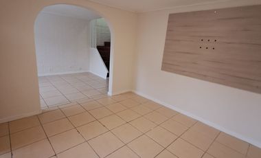 VENTA AMPLIA CASA EN SEGURO MICROBARRIO