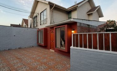 VENTA AMPLIA CASA EN SEGURO MICROBARRIO