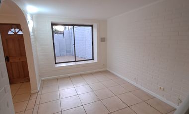 VENTA AMPLIA CASA EN SEGURO MICROBARRIO
