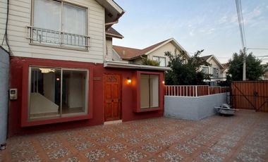 VENTA AMPLIA CASA EN SEGURO MICROBARRIO