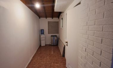 VENTA AMPLIA CASA EN SEGURO MICROBARRIO