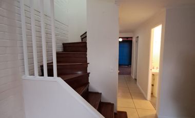 VENTA AMPLIA CASA EN SEGURO MICROBARRIO