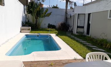 VENTA CASA RAMOS MEJIA FONDO QUINCHO PISCINA