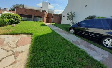 VENTA CASA RAMOS MEJIA FONDO QUINCHO PISCINA