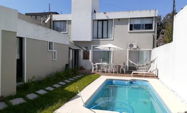 VENTA CASA RAMOS MEJIA FONDO QUINCHO PISCINA