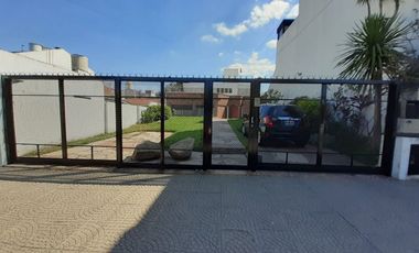 VENTA CASA RAMOS MEJIA FONDO QUINCHO PISCINA
