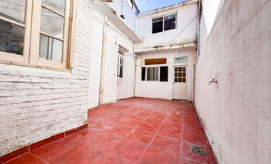 Casa en venta 8 amb con dos patios - Mataderos