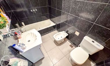 Casa en venta 8 amb con dos patios - Mataderos
