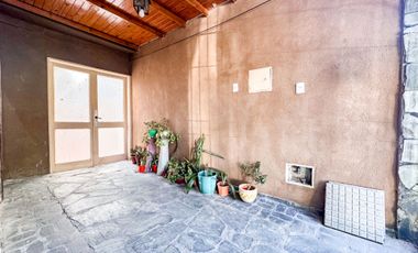 Casa en venta 8 amb con dos patios - Mataderos