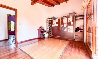 Casa en venta 8 amb con dos patios - Mataderos
