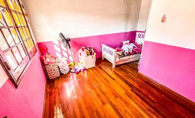 Casa en venta 8 amb con dos patios - Mataderos