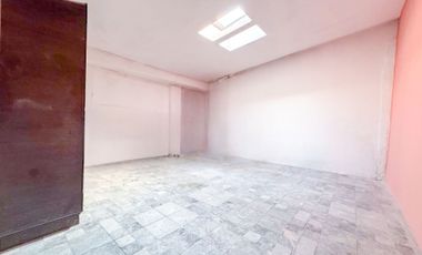 Casa en venta 8 amb con dos patios - Mataderos