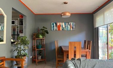 SE VENDE CASA CON 3 DORMITORIOS Y 2 BAÑOS EN CALLE LARGA