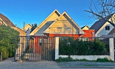 SE VENDE CASA CON 3 DORMITORIOS Y 2 BAÑOS EN CALLE LARGA