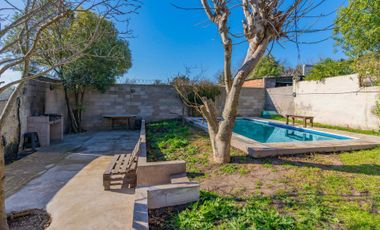 Casa en venta 4 ambientes con pileta