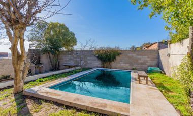 Casa en venta 4 ambientes con pileta
