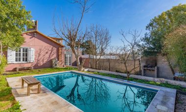 Casa en venta 4 ambientes con pileta