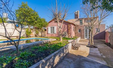 Casa en venta 4 ambientes con pileta