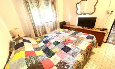 VENTA Casa 4 ambientes con parque y gas natural