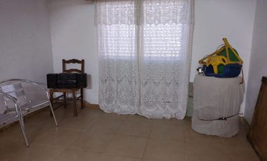 Casa 3 ambientes con garage doble y amplio jardín